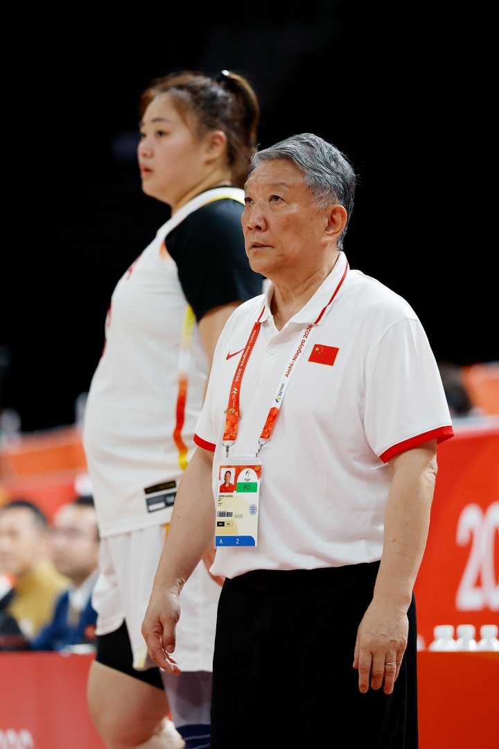 全是长篮板！韩国女篮首节三分球14中1 前场板7