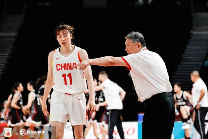 靠你了！罗欣棫半场6中5高效拿下10分3板1助1断 两分球全中